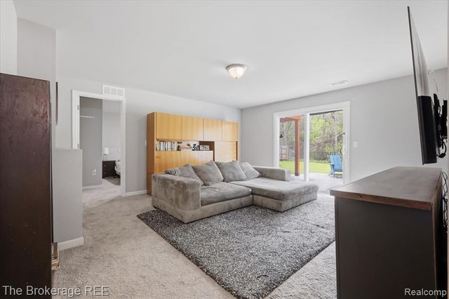 223 Creek Pointe Circle, Durand, MI 48429