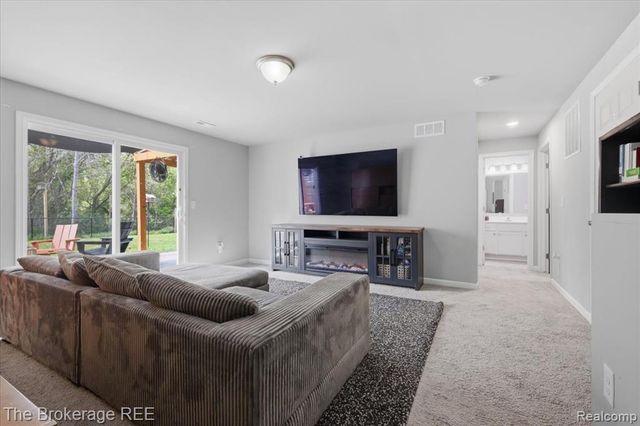 223 Creek Pointe Circle, Durand, MI 48429