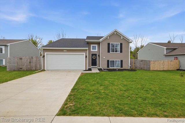 223 Creek Pointe Circle, Durand, MI 48429