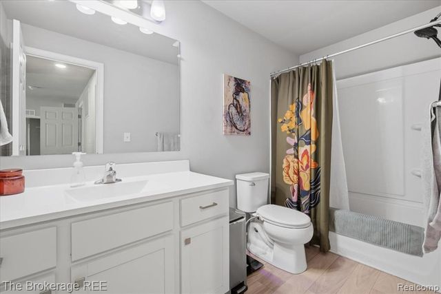223 Creek Pointe Circle, Durand, MI 48429