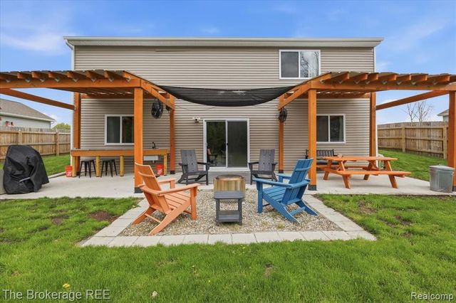 223 Creek Pointe Circle, Durand, MI 48429