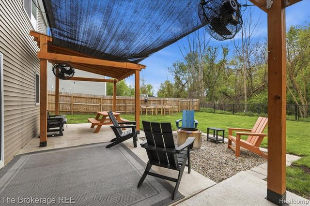 223 Creek Pointe Circle, Durand, MI 48429