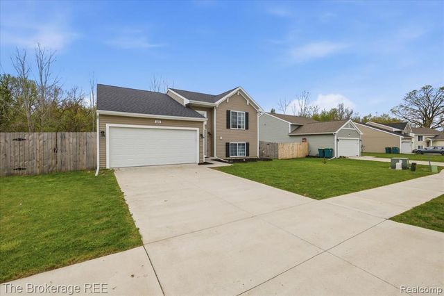 223 Creek Pointe Circle, Durand, MI 48429