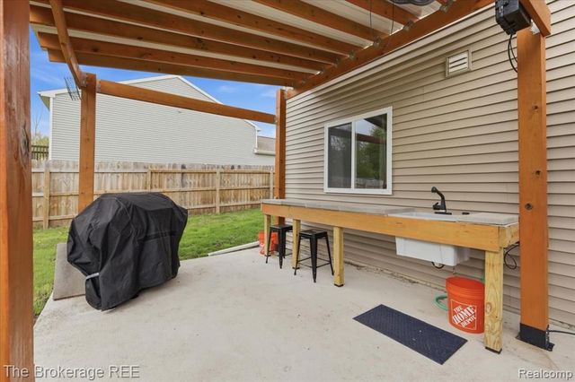 223 Creek Pointe Circle, Durand, MI 48429