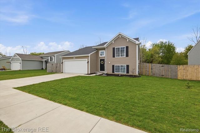 223 Creek Pointe Circle, Durand, MI 48429