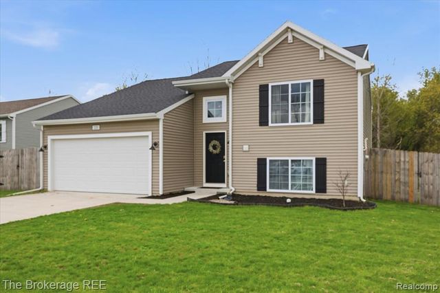 223 Creek Pointe Circle, Durand, MI 48429