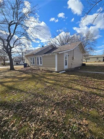 301 E 6th Avenue, Caney, KS 67333