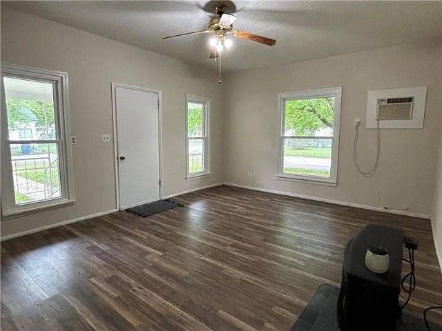 301 E 6th Avenue, Caney, KS 67333