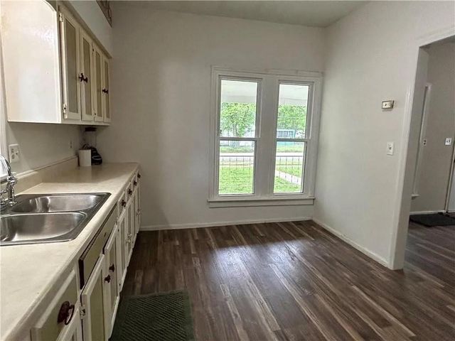 301 E 6th Avenue, Caney, KS 67333