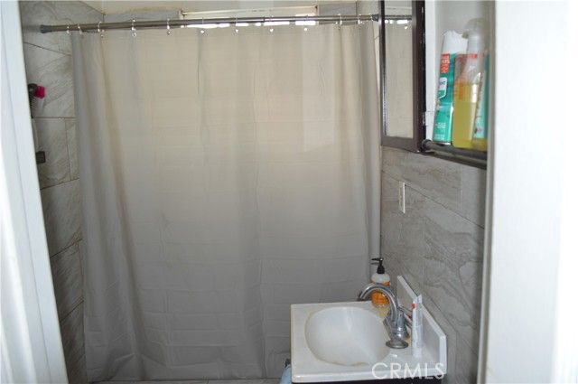 938 S Eastman, Los Angeles, CA 90023