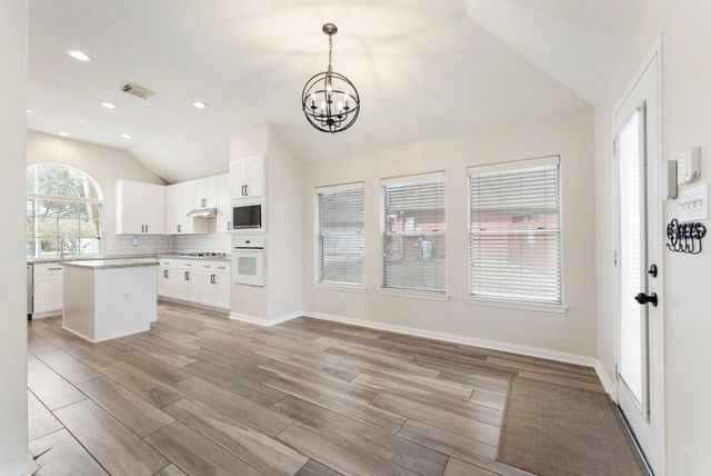 1302 Pine Trail, Tomball, TX 77375