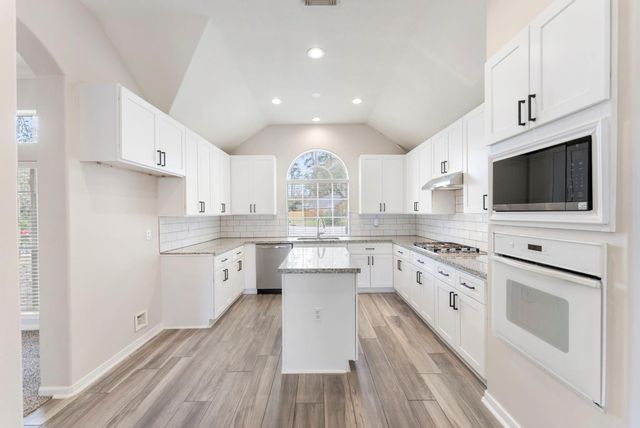 1302 Pine Trail, Tomball, TX 77375