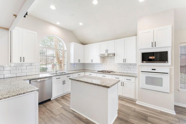 1302 Pine Trail, Tomball, TX 77375