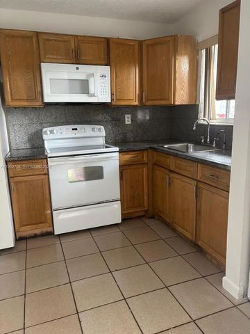 2710 W 76th St 101, Hialeah, FL 33016