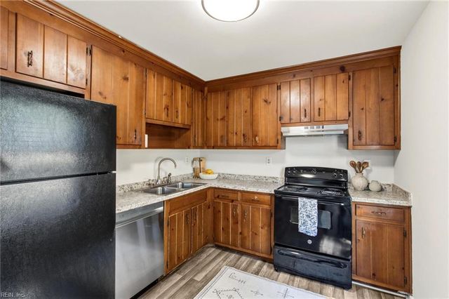 7437 Camp Okee DR, Gloucester, VA 23061