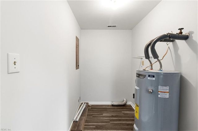 7437 Camp Okee DR, Gloucester, VA 23061
