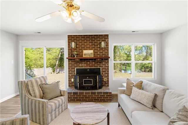 7437 Camp Okee DR, Gloucester, VA 23061