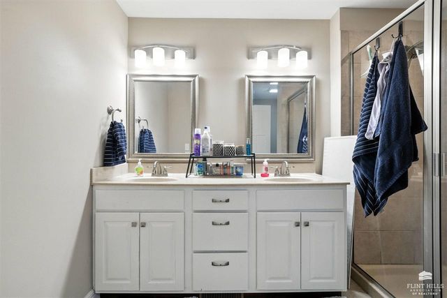 8781 S Kelliann Way, Manhattan, KS 66502