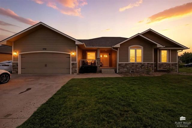 8781 S Kelliann Way, Manhattan, KS 66502