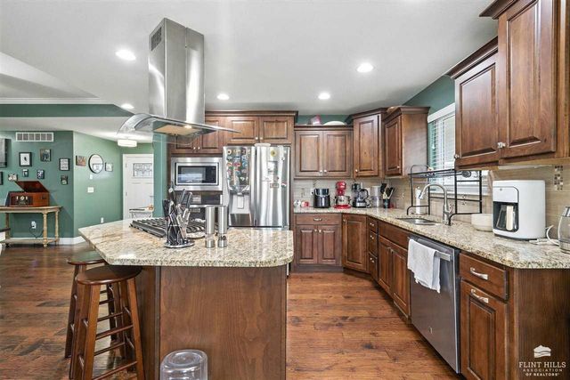 8781 S Kelliann Way, Manhattan, KS 66502