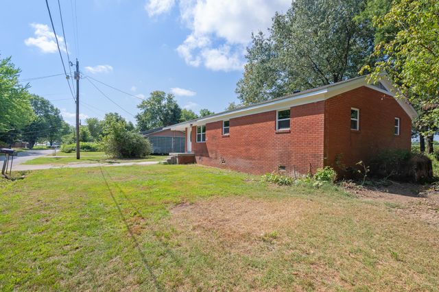 120 Glover St, Atwood, TN 38220