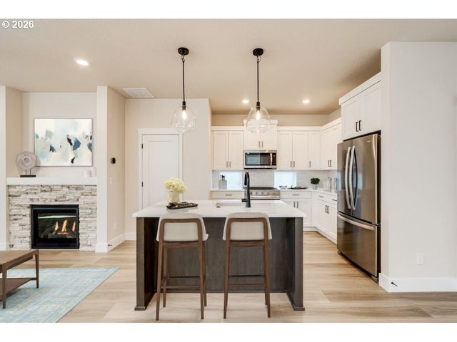 6615 Se KINNAMAN St, Hillsboro, OR 97123