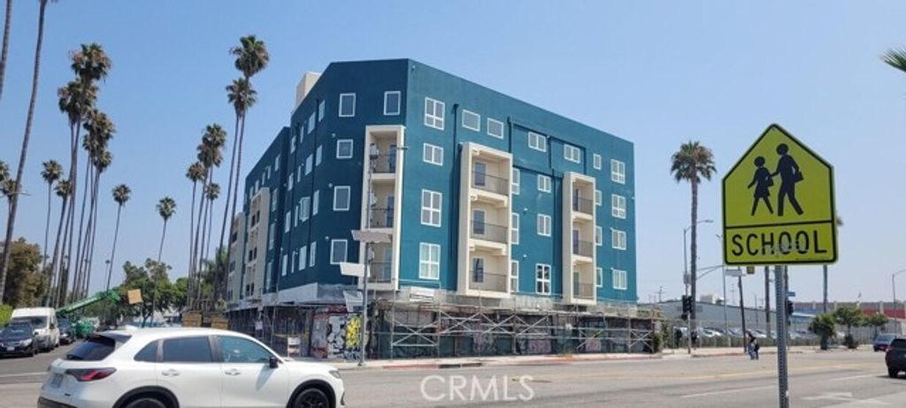 3839 W Washington Boulevard, Los Angeles, CA 90018