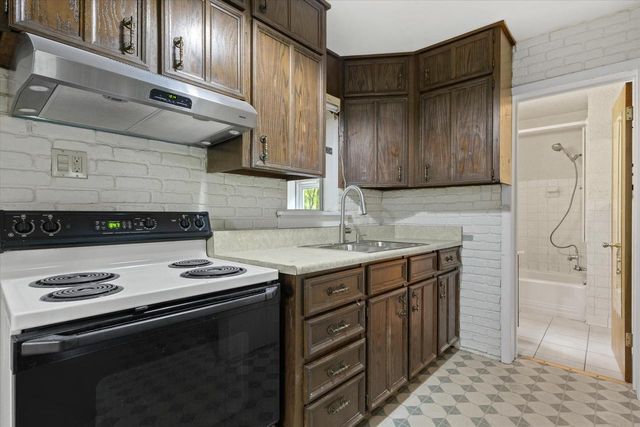 5945 S 20th STREET, Milwaukee, WI 53221