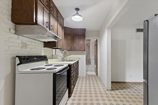 5945 S 20th STREET, Milwaukee, WI 53221