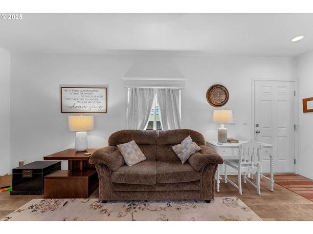 1999 JANSEN Way 29, Woodburn, OR 97071