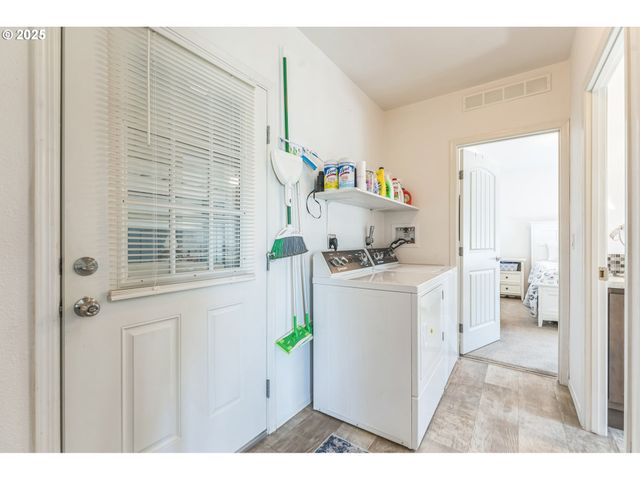 1999 JANSEN Way 29, Woodburn, OR 97071