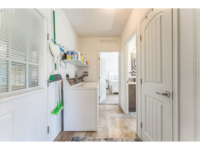 1999 JANSEN Way 29, Woodburn, OR 97071