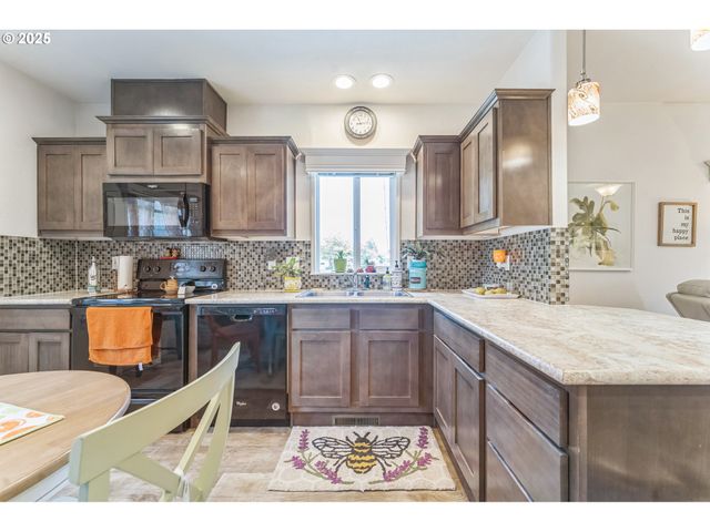 1999 JANSEN Way 29, Woodburn, OR 97071