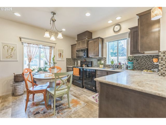 1999 JANSEN Way 29, Woodburn, OR 97071