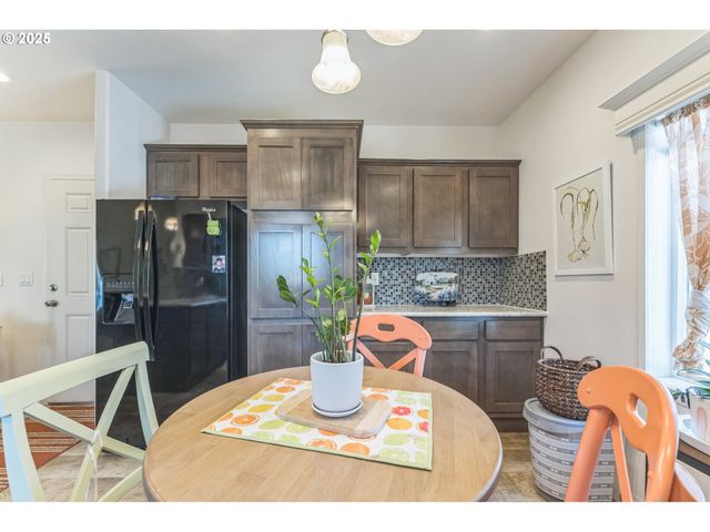 1999 JANSEN Way 29, Woodburn, OR 97071