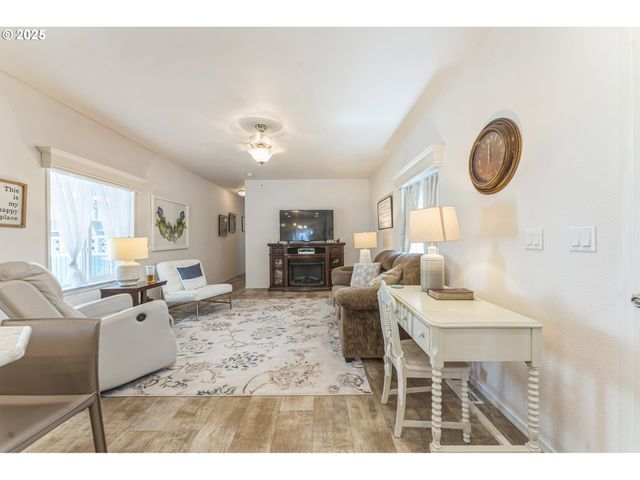 1999 JANSEN Way 29, Woodburn, OR 97071