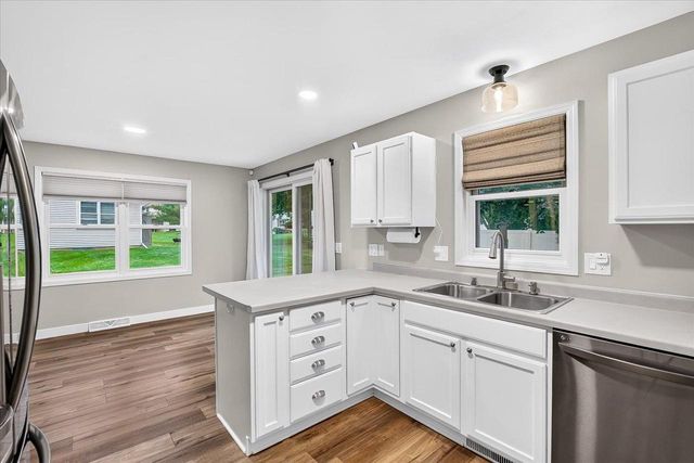 342 Blackberry Lane, Deforest, WI 53532