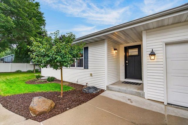 342 Blackberry Lane, Deforest, WI 53532