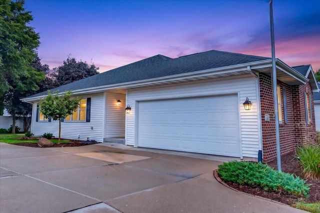 342 Blackberry Lane, Deforest, WI 53532