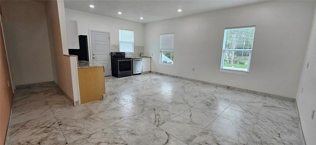 528 WIDEVIEW AVENUE, Tarpon Springs, FL 34689