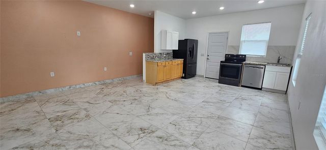 528 WIDEVIEW AVENUE, Tarpon Springs, FL 34689