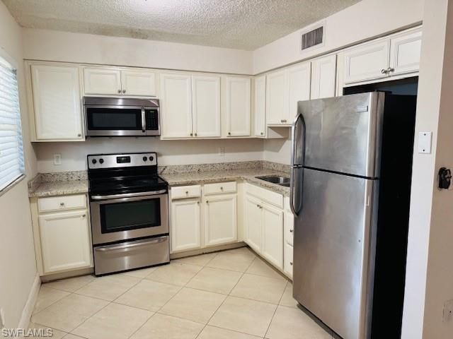 3325 Airport RD N J3, Naples, FL 34105