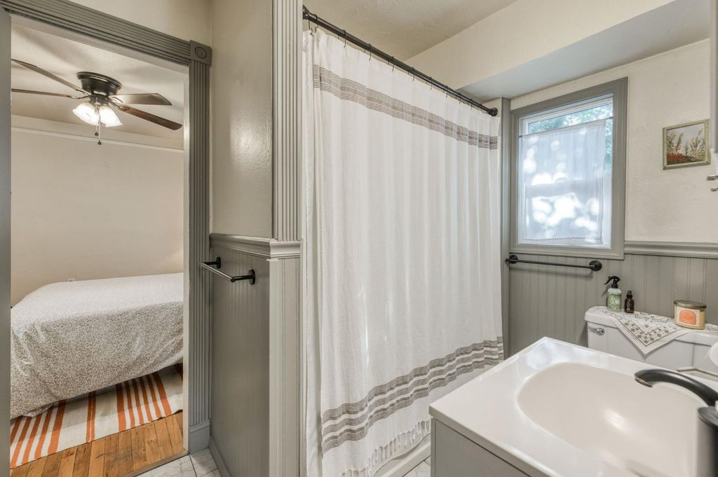 Image 11 of property listing at 526 E Simpson Avenue, Fresno, CA 93704