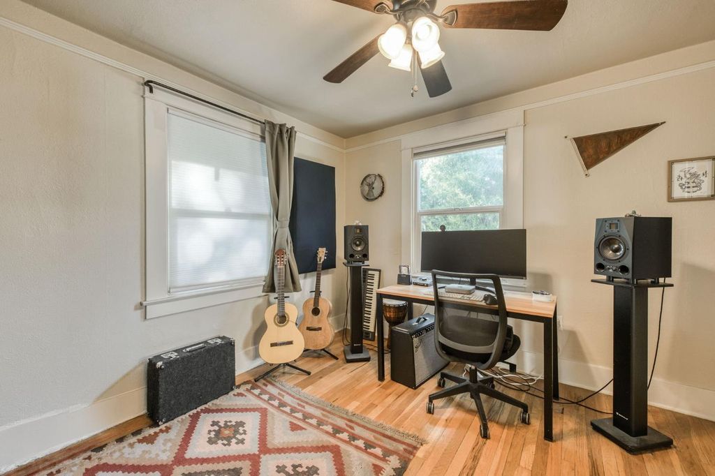 Image 14 of property listing at 526 E Simpson Avenue, Fresno, CA 93704