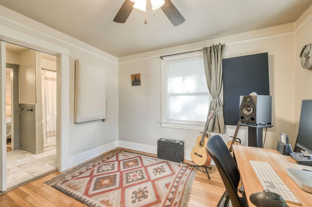 Image 15 of property listing at 526 E Simpson Avenue, Fresno, CA 93704