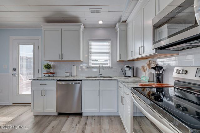 1208 N New River Drive, Holly Ridge, NC 28445