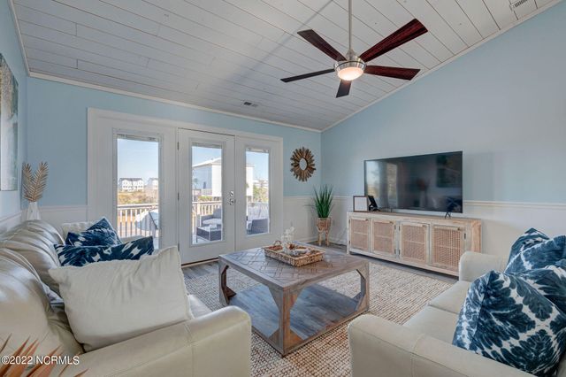 1208 N New River Drive, Holly Ridge, NC 28445