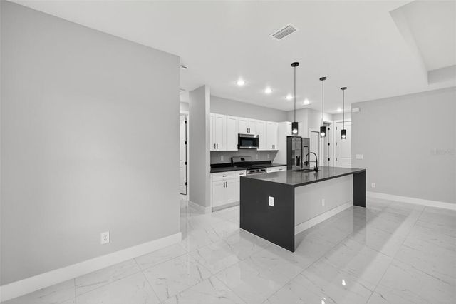 2810 39TH STREET W, Lehigh Acres, FL 33971