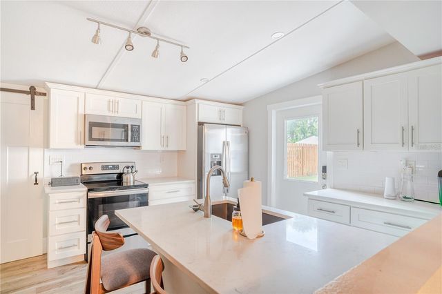 4105 W BAY AVENUE, Tampa, FL 33616