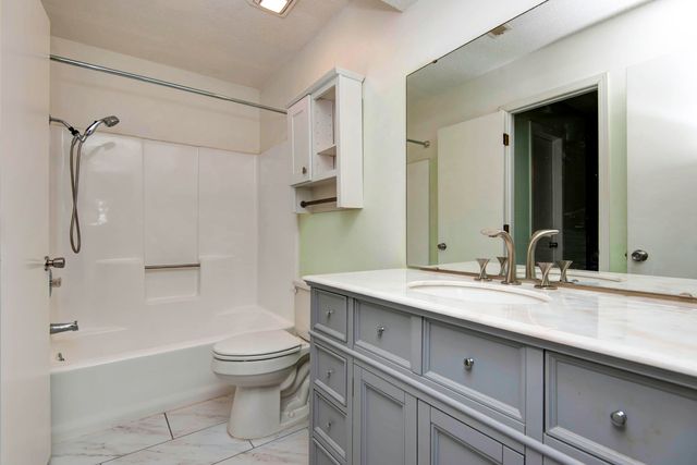 4445 S Robberson Avenue, Springfield, MO 65810